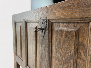 Oak blanket chest from ± 1850 for 43 inch TV with TV-lift
