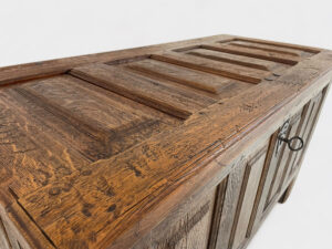 Oak blanket chest from ± 1850 for 43 inch TV with TV-lift