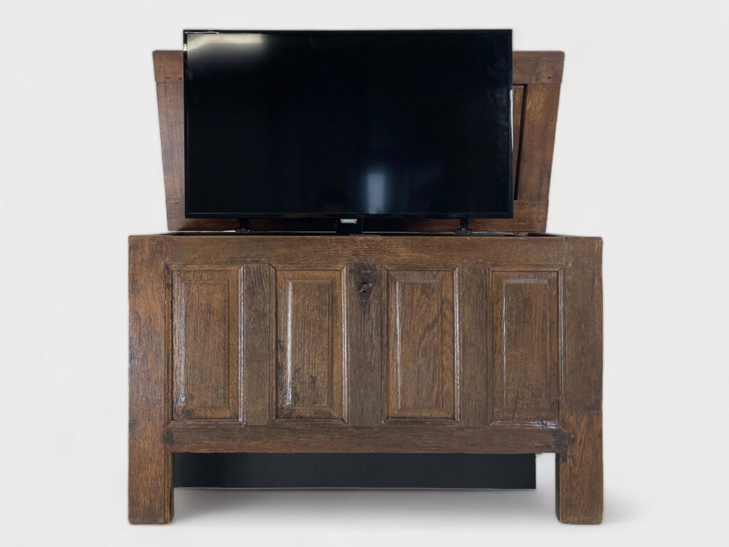 Oak blanket chest from ± 1850 for 43 inch TV with TV-lift