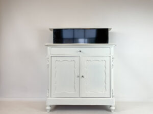 Biedermeier circa 1880 Mahogany 42 inch