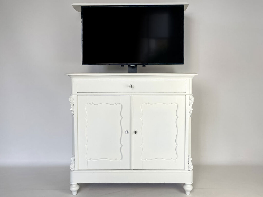 Biedermeier circa 1880 Mahogany 42 inch
