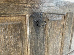 Oak blanket chest from ± 1850 for 43 inch TV with TV-lift