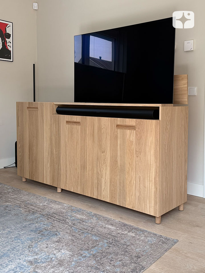 TV lift meubel 'Echo' geschikt voor 55 inch TV - 3 deurs, soundbar, transparante lak